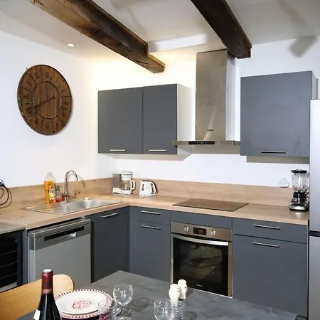 Charming Historic Gem With Modern Flair In Apartment Leynhac