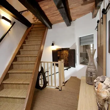 Charming Historic Gem With Modern Flair In Apartment Leynhac