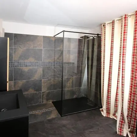 Charming Historic Gem With Modern Flair In Apartment *