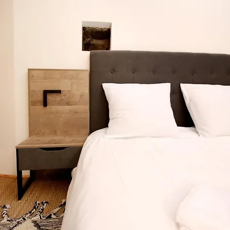 Apartment Charming Historic Gem With Modern Flair In *