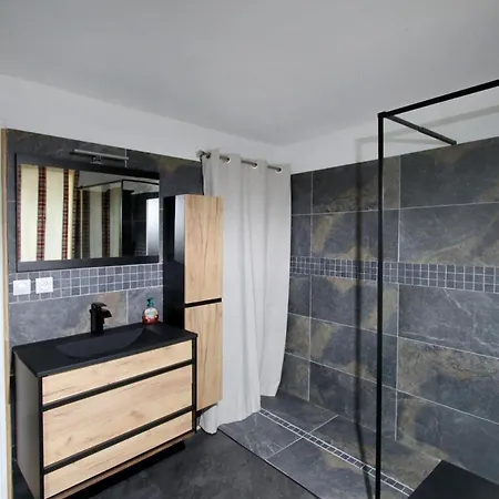 Charming Historic Gem With Modern Flair In Apartment